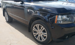 Range Rover Vogue 2012 — замена решетки и установка порогов .